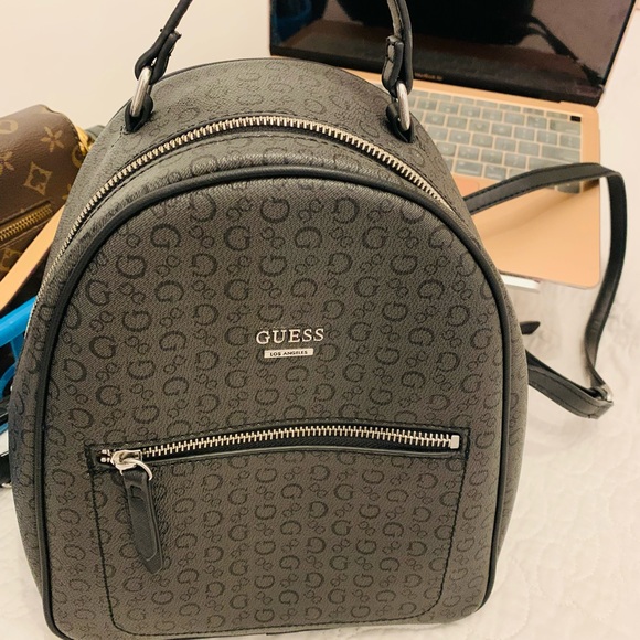 Guess backpack - Picture 2 of 3